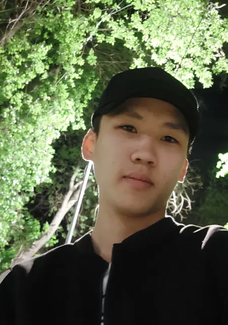 Макс из Алматы, мне 21, познакомлюсь без обязательств