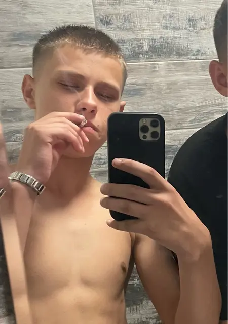 Даниил из Артема, ищу на сайте знакомства на одну ночь