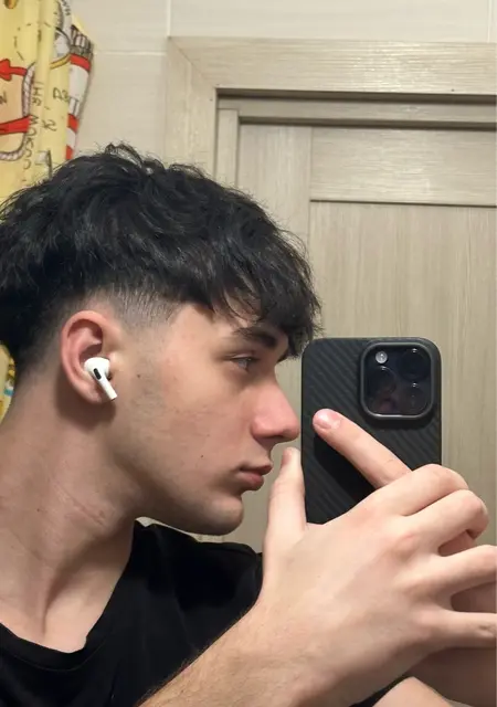 Я Роман, 19, из Красноярска, ищу знакомства на одну ночь