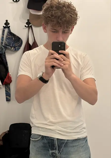 Савелий из Калининграда, мне 18, познакомлюсь для вирта