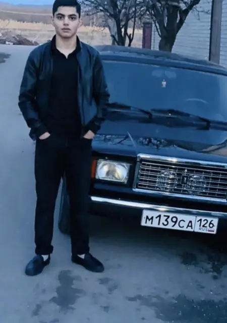 Я Артур, 18, знакомлюсь для постоянных отношений в Владикавказе