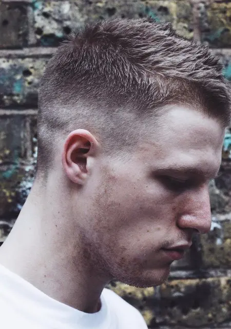 Я Артм, 25, из Серова, ищу знакомства без обязательств