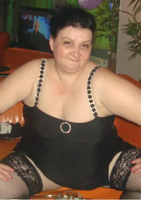 Я Ольга, 62, знакомлюсь на одну ночь в Санкт-Петербурге