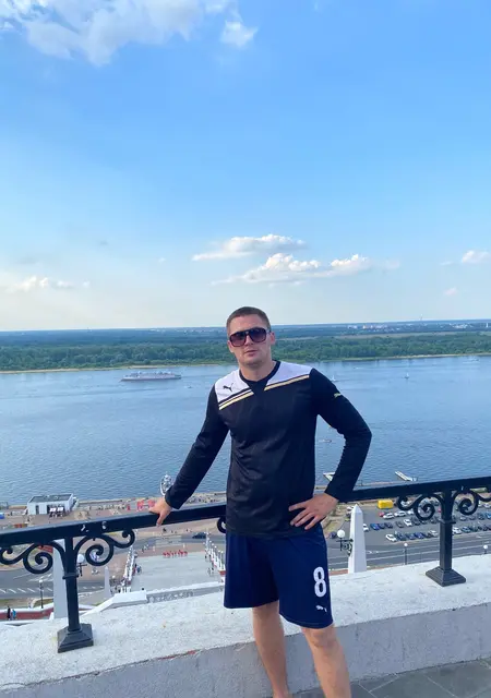 Я Серафим, 21, из Бузулука, ищу знакомство для приятного времяпровождения