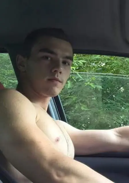 Я Колюня, 30, из Красногорска, ищу знакомства без обязательств