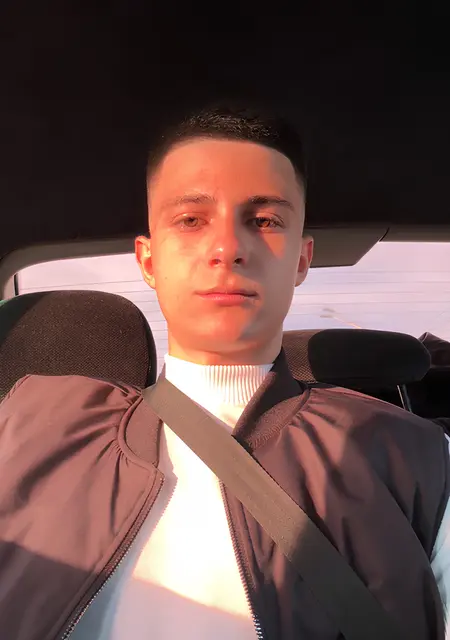 Артур из Гатчины, мне 19, познакомлюсь для дружбы