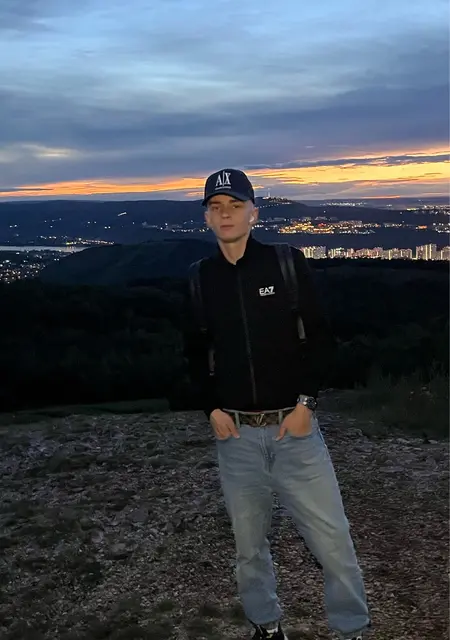 Я Платон, 18, знакомлюсь без обязательств в Красноярске