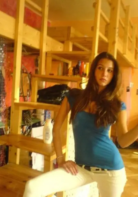 Я Кира, 35, из Таганрога, ищу знакомство для приятного времяпровождения