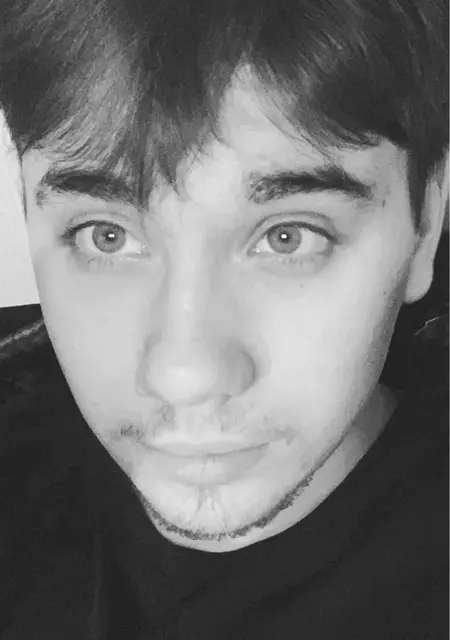 Я Илья, 18, знакомлюсь для открытые отношения в Нижнем Новгороде