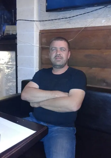 Александр из Тосно, мне 45, познакомлюсь на одну ночь