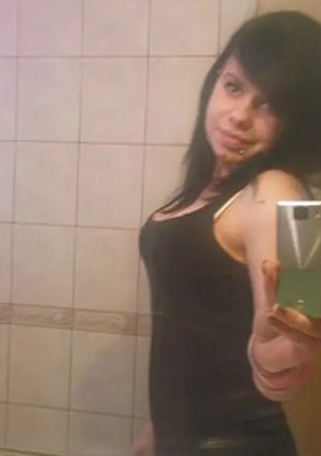 Я Александра, 18, знакомлюсь для общения в Новом Уренгое