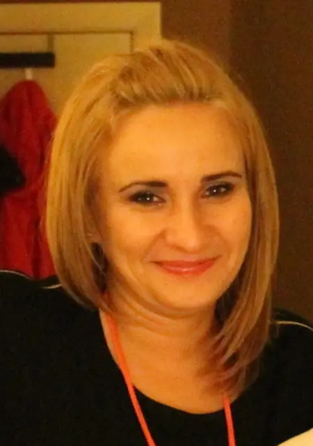 Полина из Саяногорска, мне 27, познакомлюсь для общения