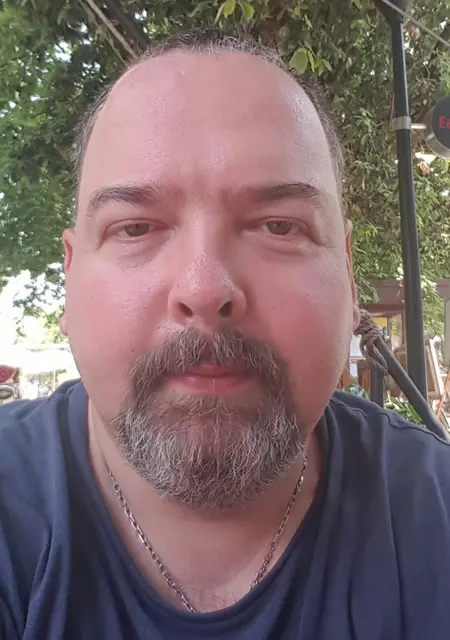 Андрей из Алушты, ищу на сайте знакомства на одну ночь