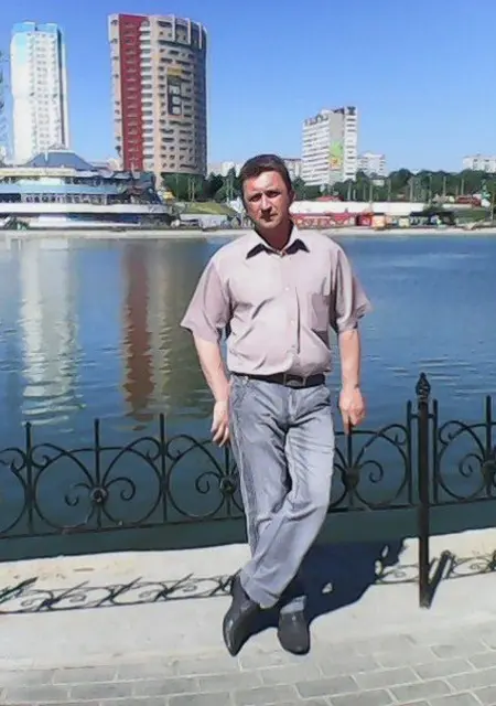 Я Слава, 56, из Красногорска, ищу знакомства без обязательств