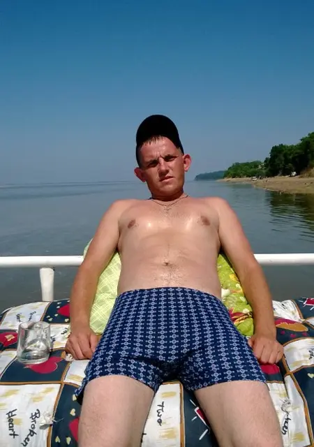 Денис из Дальнереченска, ищу на сайте знакомства на одну ночь