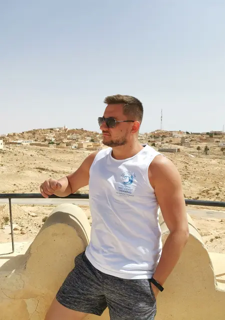 Я Дружелюбный, 39, из Кургана, ищу знакомство для приятного времяпровождения