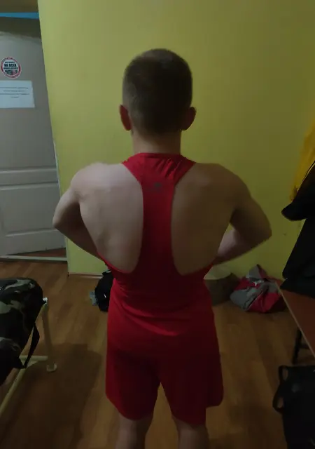 Я Степан, 20, из Первоуральска, ищу знакомства без обязательств