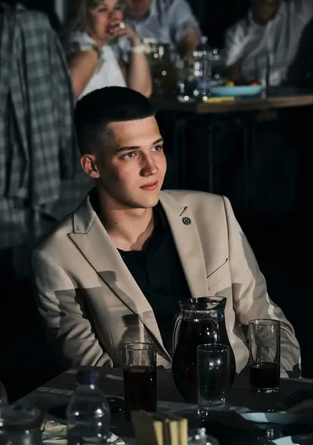 Я Артур, 21, знакомлюсь на одну ночь в Уфе