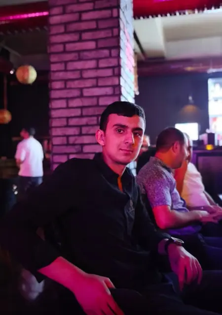 Я Азиз, 19, из Калининграда, ищу знакомства на одну ночь