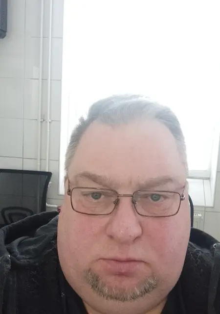 Роман из Санкт-Петербурга, мне 53, познакомлюсь для приятного времяпровождения