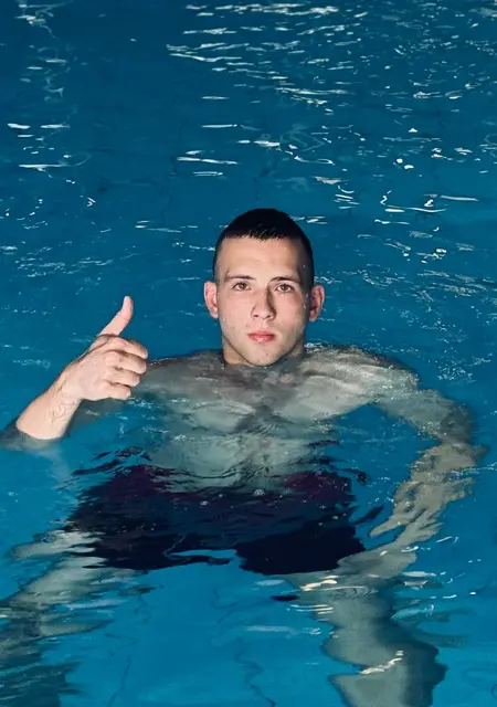 Я Михаил, 19, из Тольятти, ищу знакомство для постоянных отношений