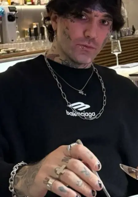 Я Евгений, 20, из Новотроицка, ищу знакомства без обязательств