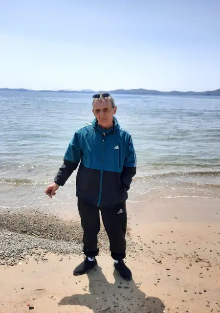 Я Виктор, 65, из Большого Камня, ищу знакомства на одну ночь