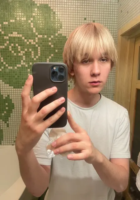 Я Ваня, 21, из Орла, ищу знакомства без обязательств