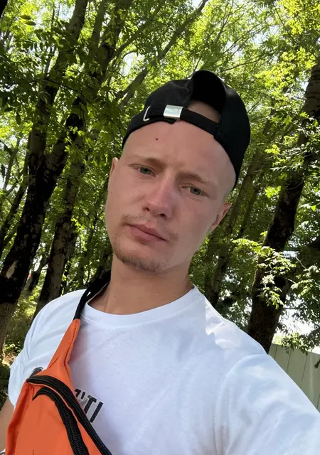 Я Дмитрий, 20, знакомлюсь без обязательств в Азове