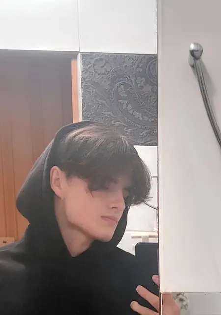 Я Артём, 19, знакомлюсь без обязательств в Калининграде