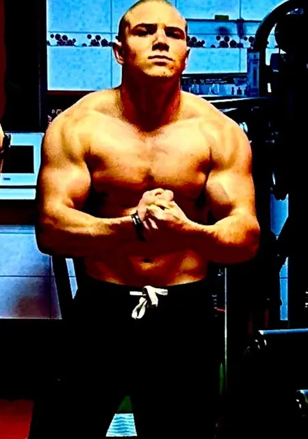 Я Никита, 18, из Каменска, ищу знакомство для общения