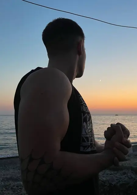 Я Иван, 21, из Череповца, ищу знакомство для постоянных отношений