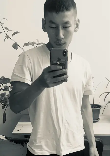 Александр из Кемерово, мне 18, познакомлюсь на одну ночь