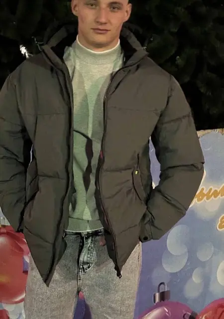 Я Валера, 19, из Волгодонска, ищу знакомство для вирта