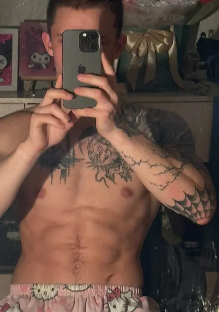 Я Ruslan, 18, из Санкт-Петербурга, ищу знакомство для вирта