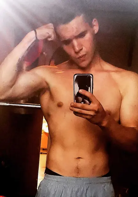 Иван из Уссурийска, ищу на сайте знакомства на одну ночь