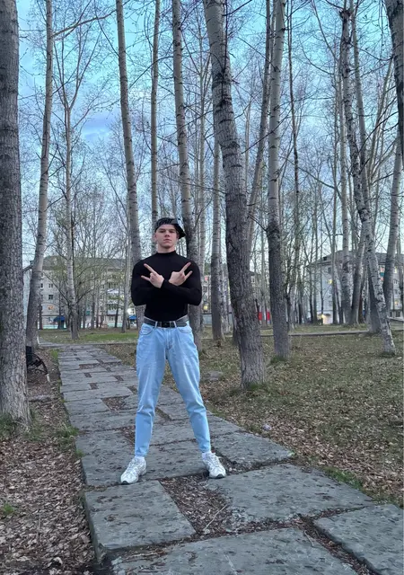 Никита из Владивостока, мне 18, познакомлюсь на одну ночь