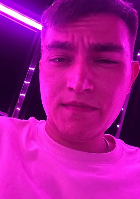 Я Иван, 21, из Читы, ищу знакомства без обязательств