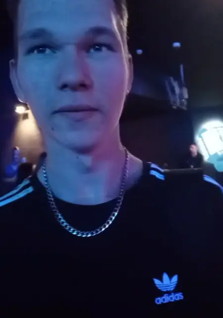 Александр из Вельска, мне 21, познакомлюсь для открытые отношения