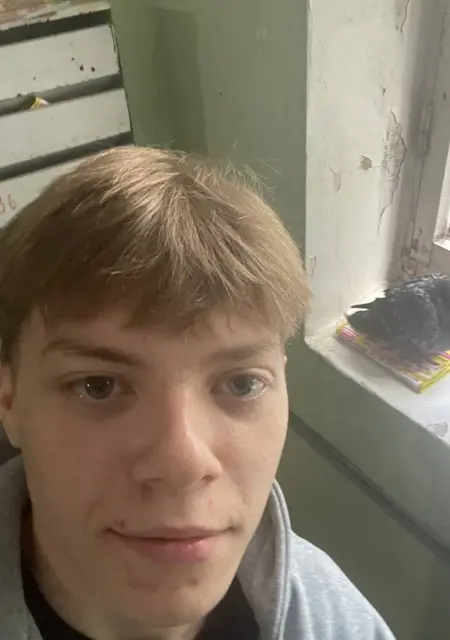 Дмитрий из Кингисеппа, мне 18, познакомлюсь на одну ночь