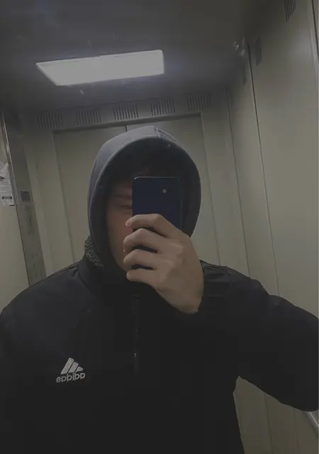 Я Марк, 18, из Кургана, ищу знакомство для приятного времяпровождения