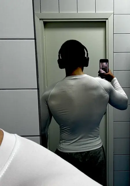 Я Илья, 18, из Перми, ищу знакомства без обязательств