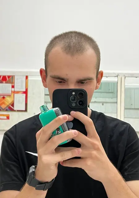 Я Данил, 20, из Ейска, ищу знакомство для приятного времяпровождения