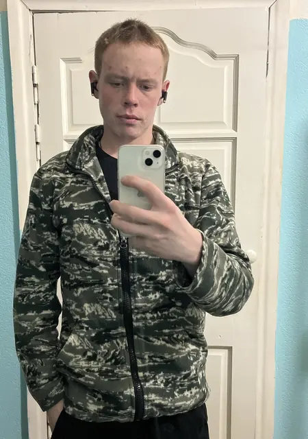 Константин из Санкт-Петербурга, мне 20, познакомлюсь для вирта