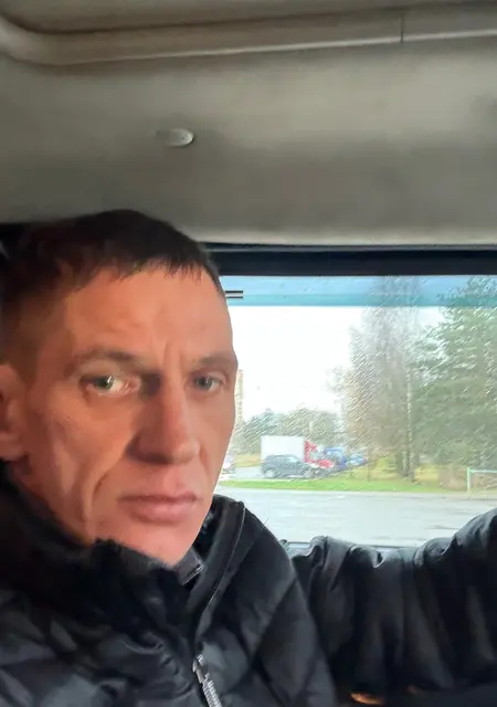 Я Денис, 35, из Тучкова, ищу знакомства без обязательств