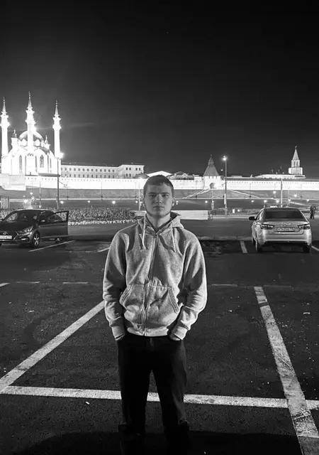 Я Адель, 18, из Ижевска, ищу знакомство для постоянных отношений