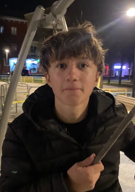 Я Кирилл, 25, из Серпухова, ищу знакомства на одну ночь