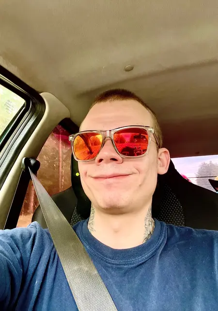 Дмитрий из Тихвина, ищу на сайте дружбу