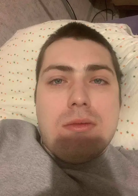 Я Егор, 27, из Пскова, ищу знакомства без обязательств