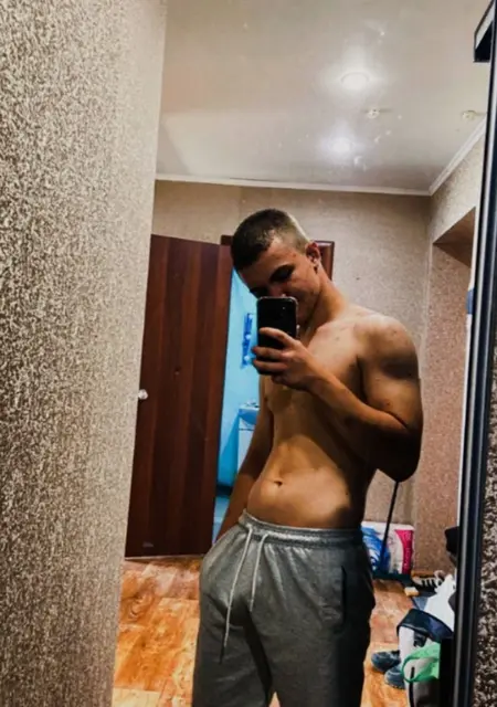 Николай из Энгельса, мне 20, познакомлюсь без обязательств